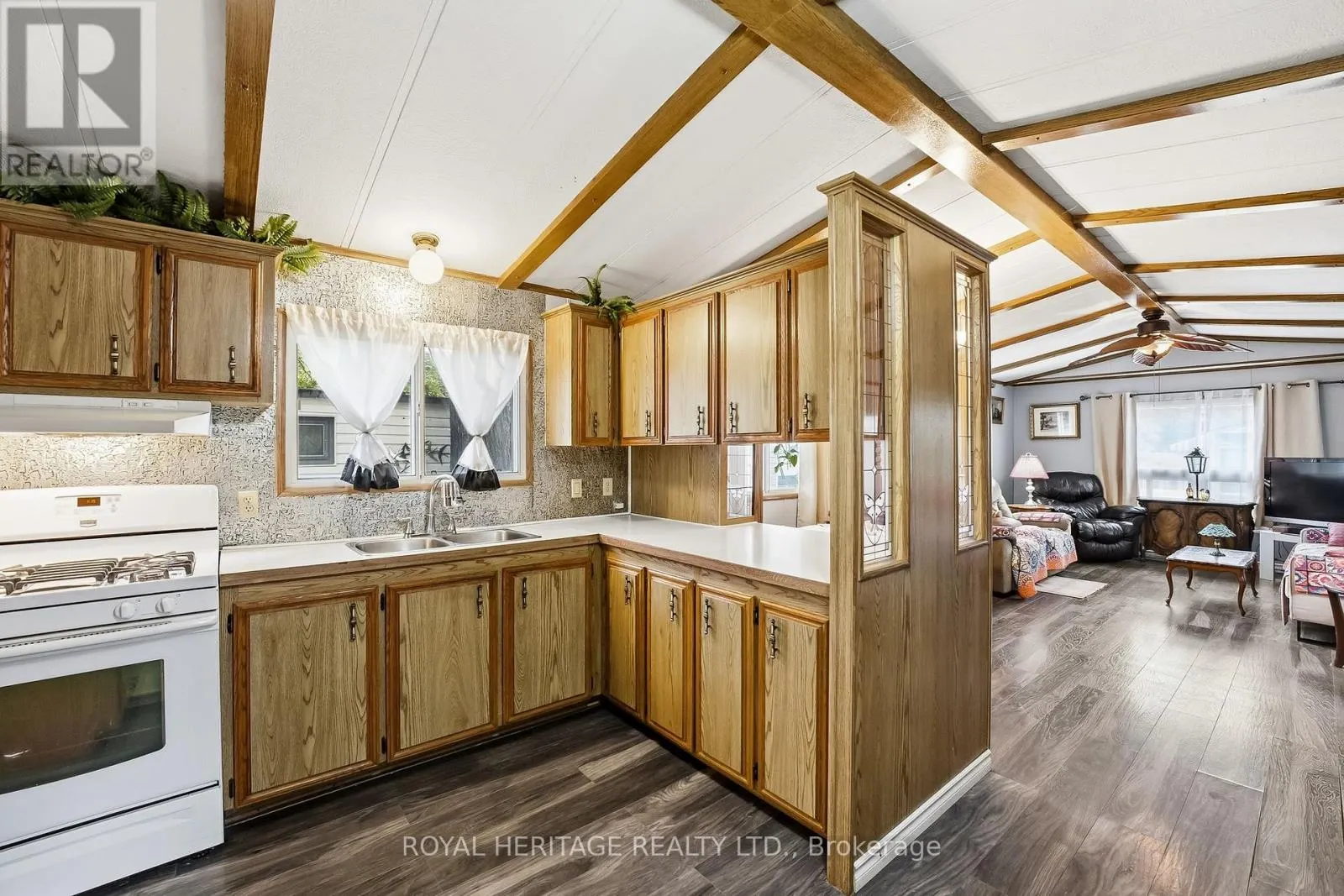 6 - 330 KING STREET E, #6