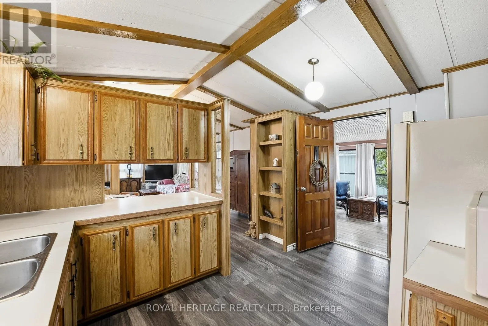 6 - 330 KING STREET E, #6