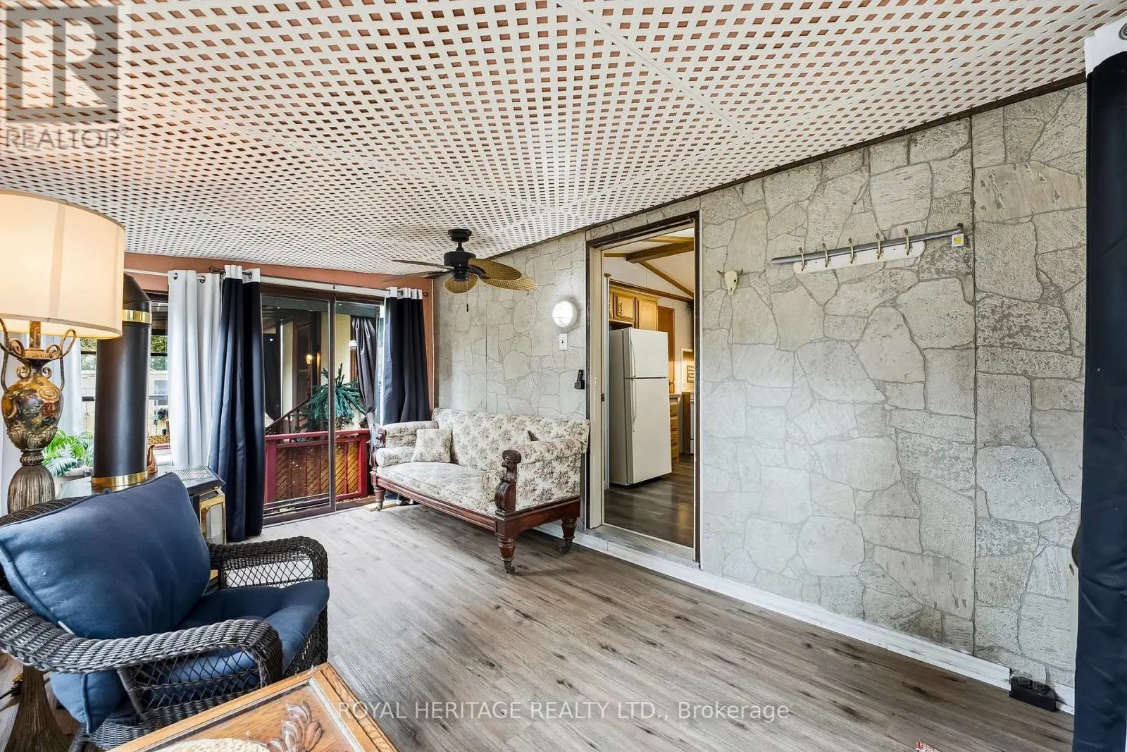 6 - 330 KING STREET E, #6
