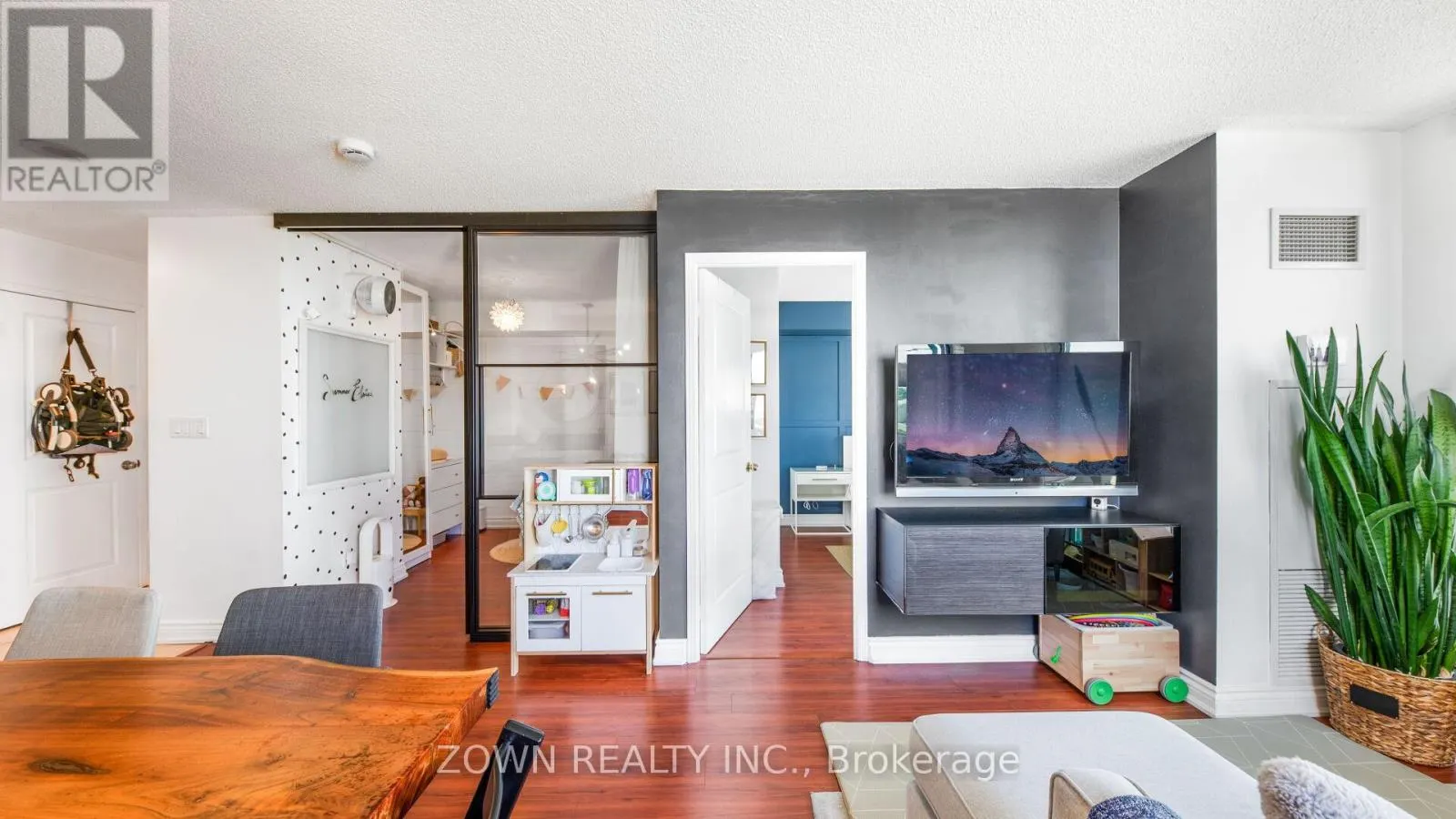 LPHI - 6 ROSEBANK DRIVE