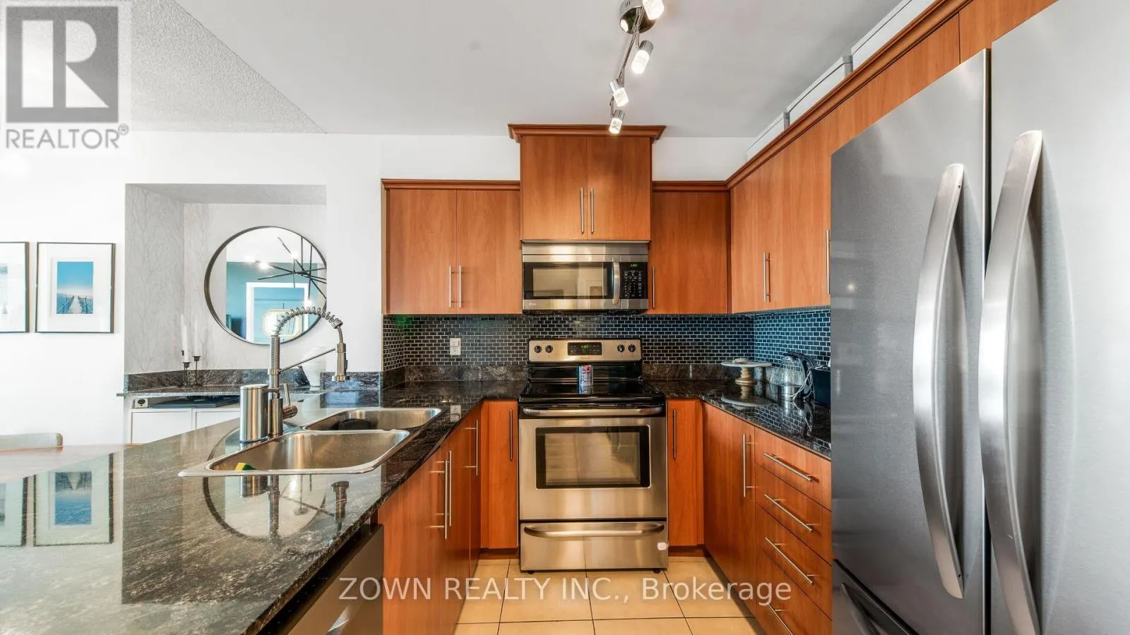 LPHI - 6 ROSEBANK DRIVE