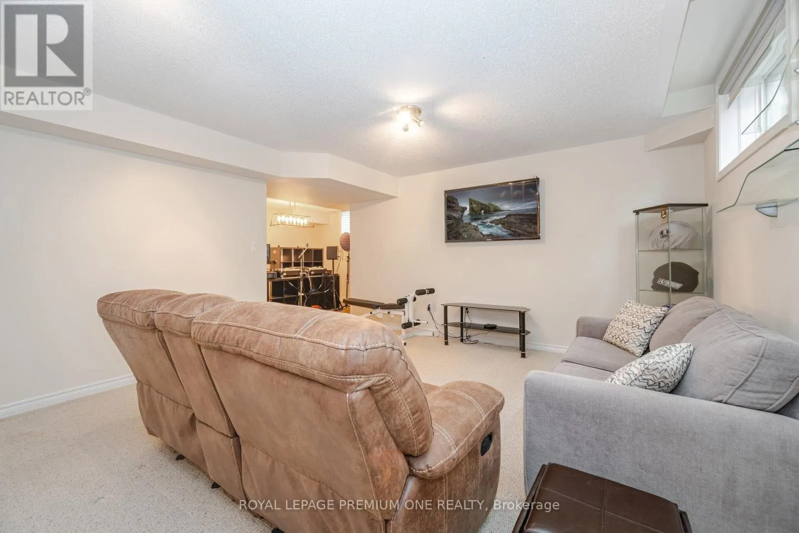 1271 ALDSWORTH CRESCENT