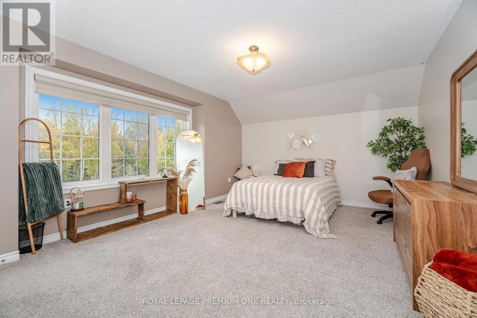 1271 ALDSWORTH CRESCENT
