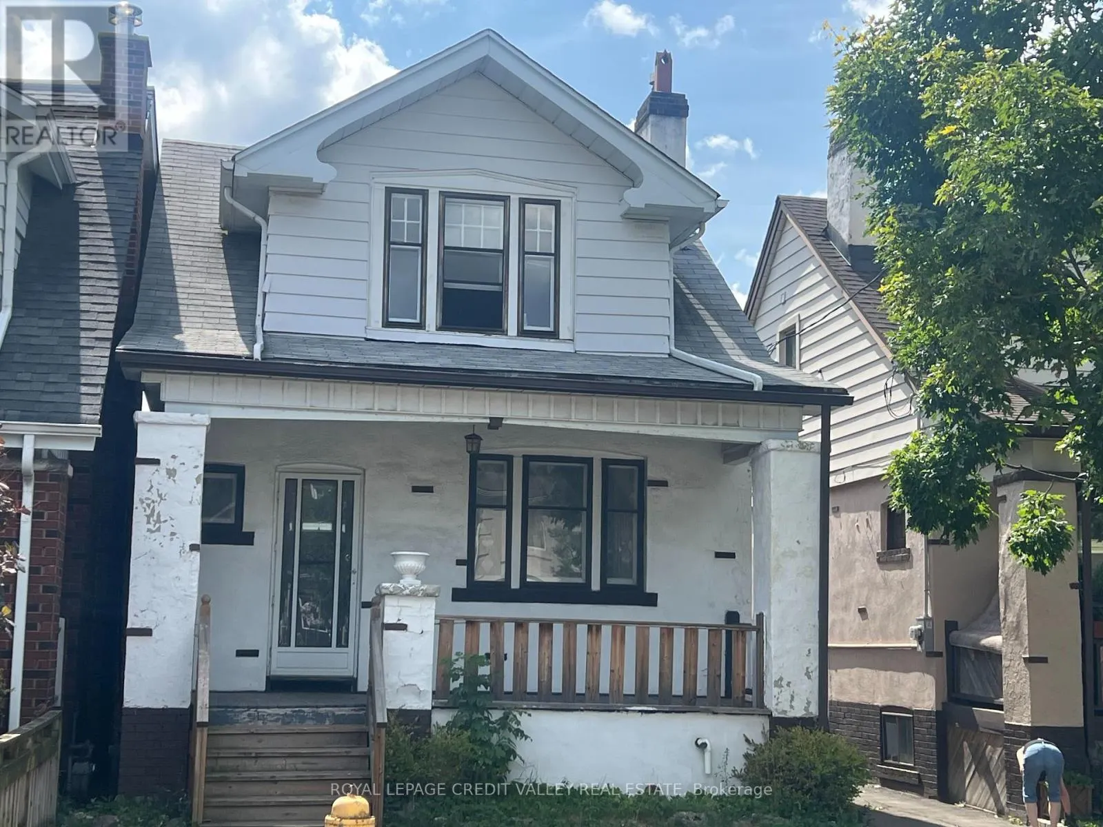 12 STANHOPE AVENUE