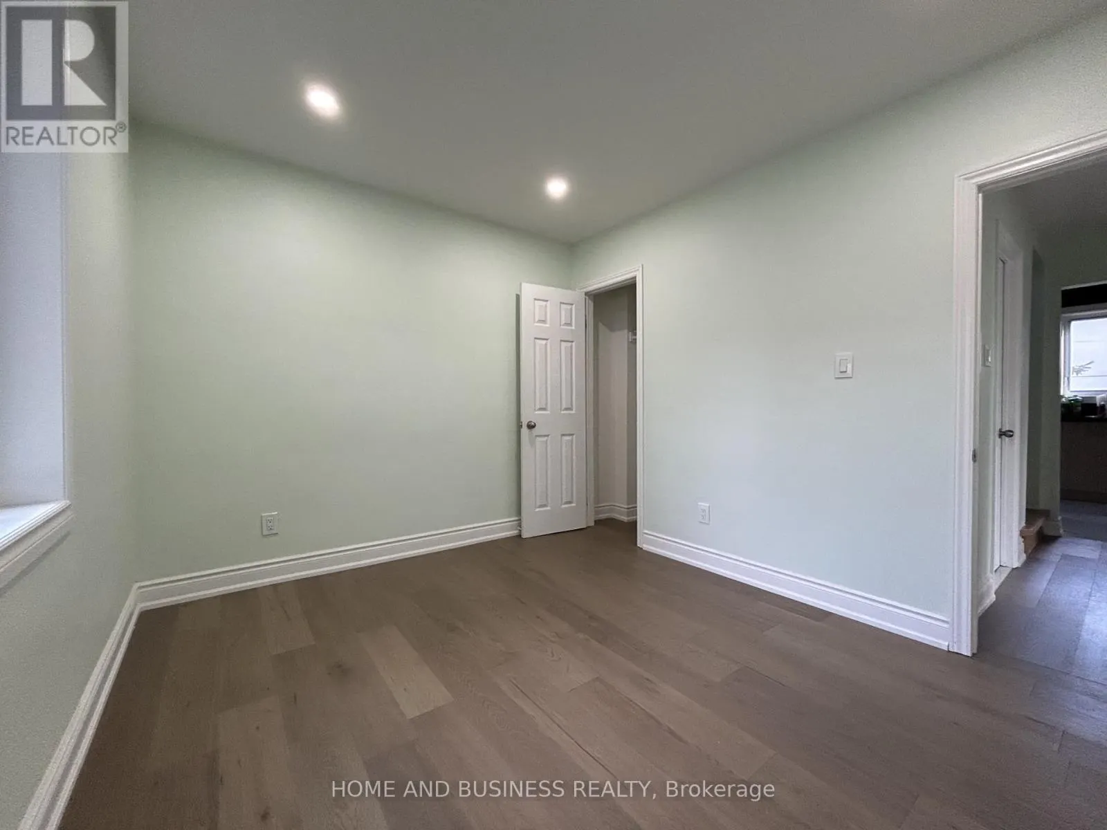 35 MACK AVENUE