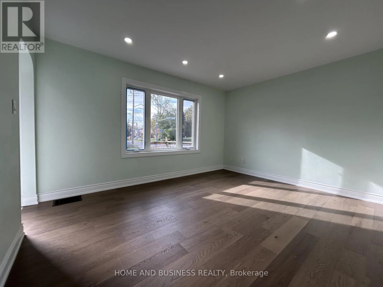 35 MACK AVENUE