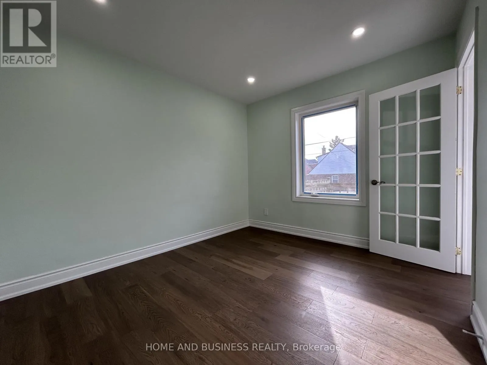 35 MACK AVENUE