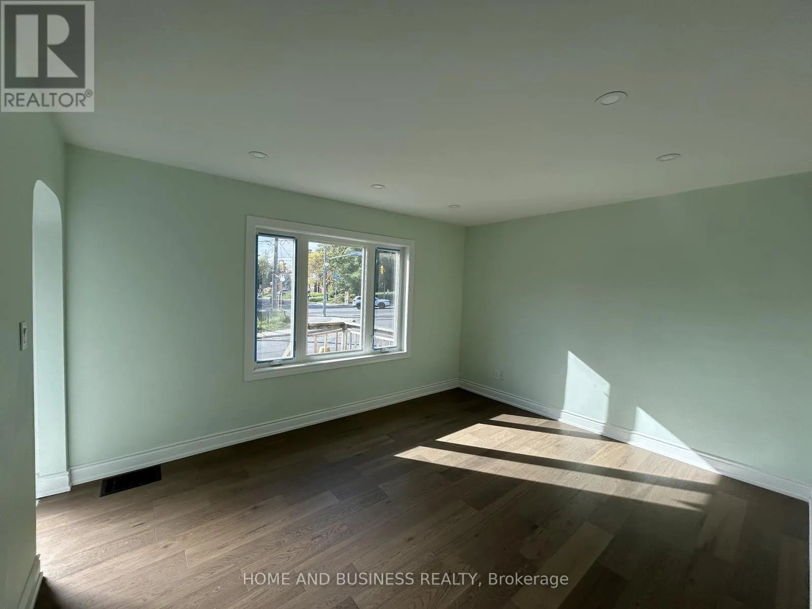 35 MACK AVENUE