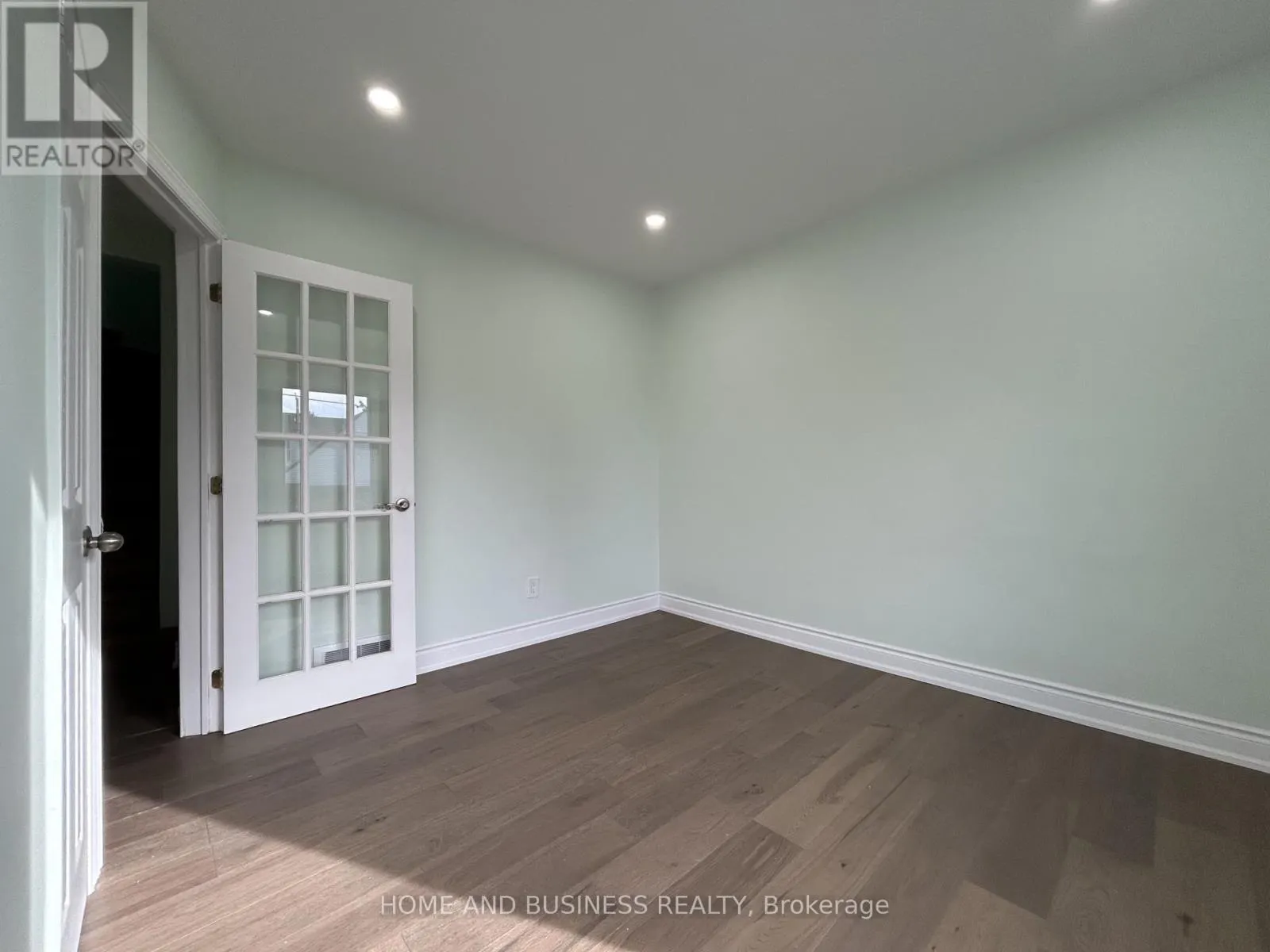 35 MACK AVENUE