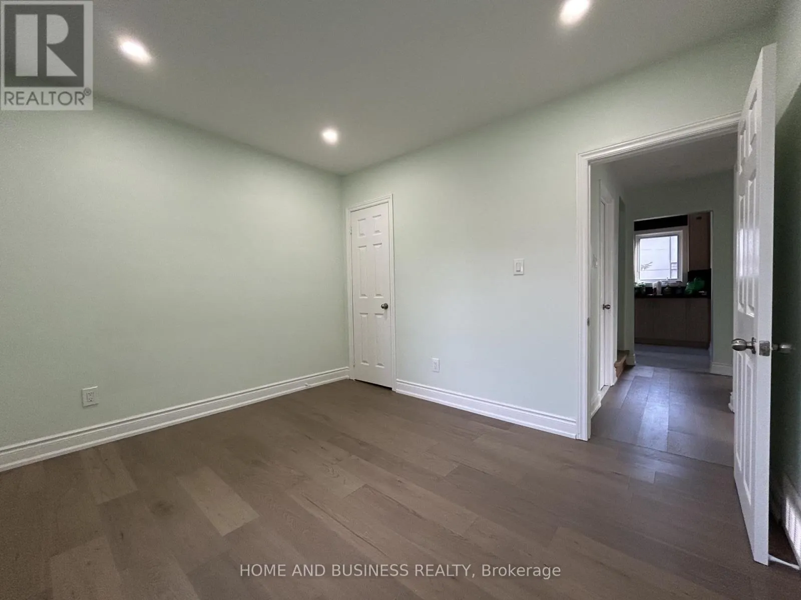 35 MACK AVENUE