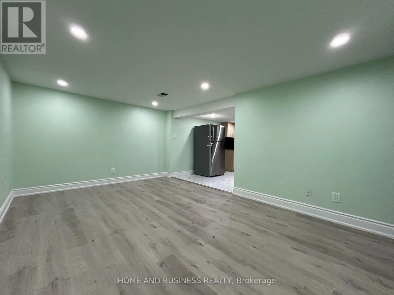 35 MACK AVENUE