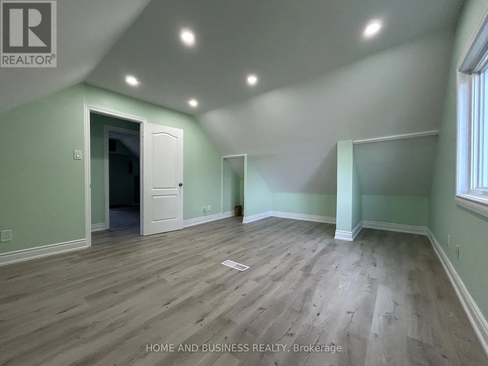 35 MACK AVENUE