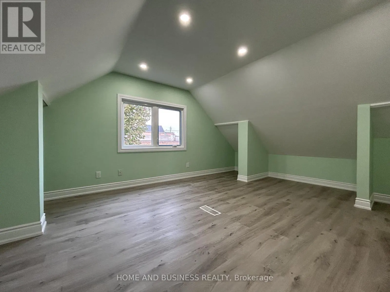 35 MACK AVENUE