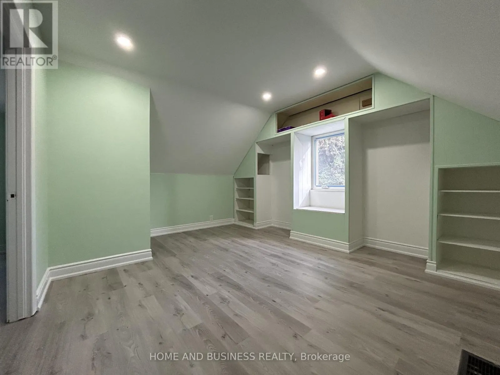 35 MACK AVENUE