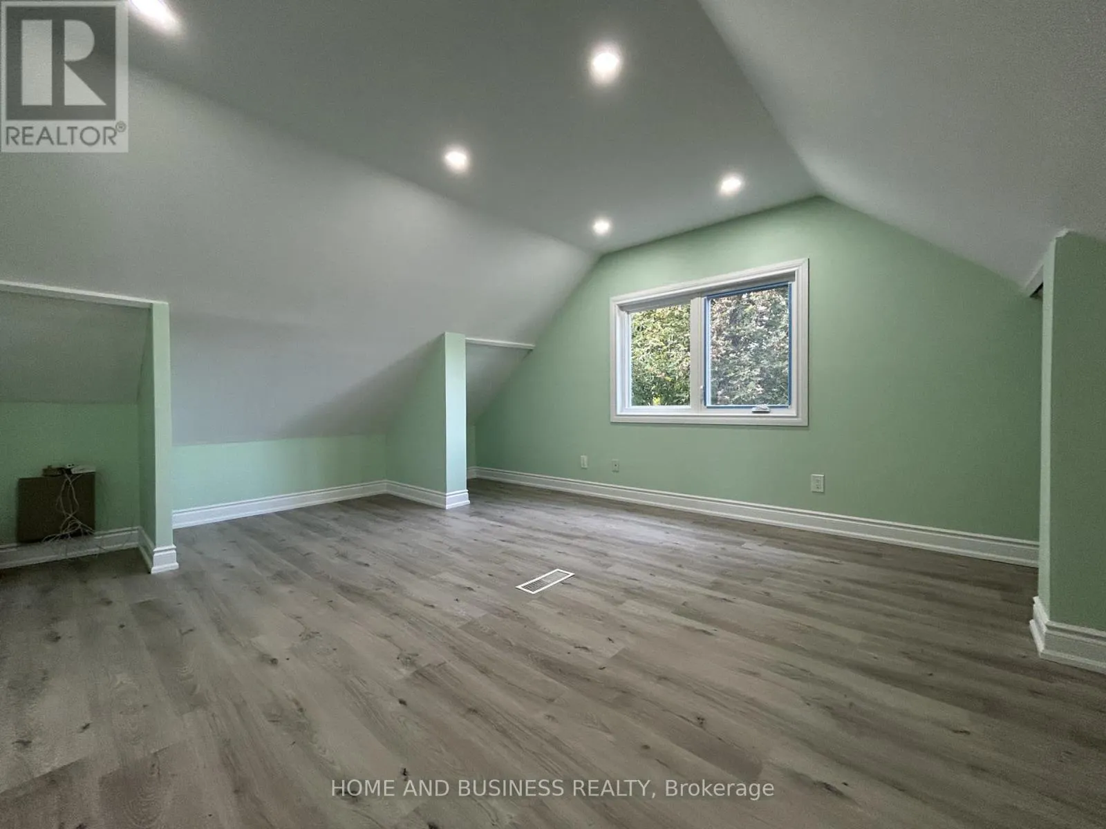 35 MACK AVENUE