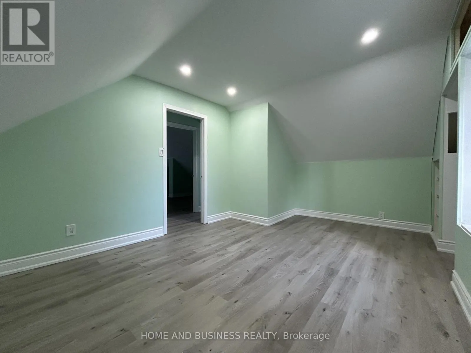 35 MACK AVENUE