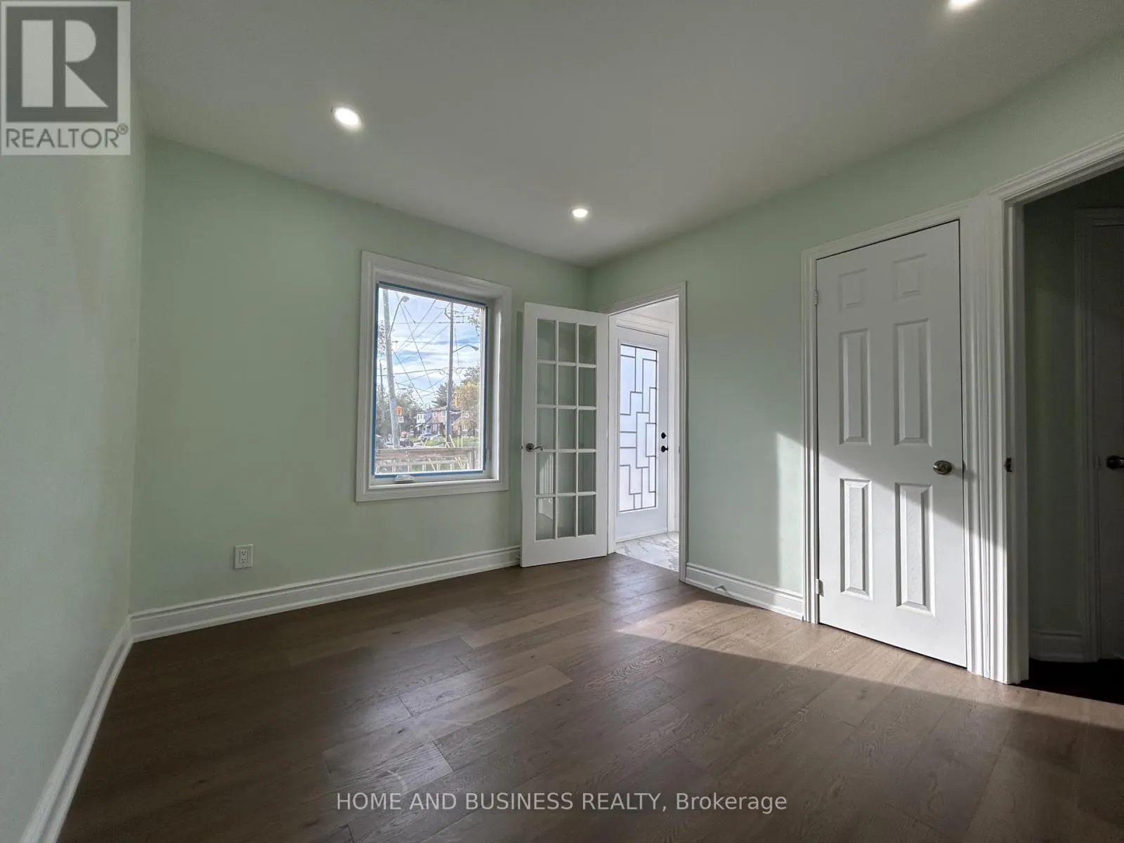 35 MACK AVENUE