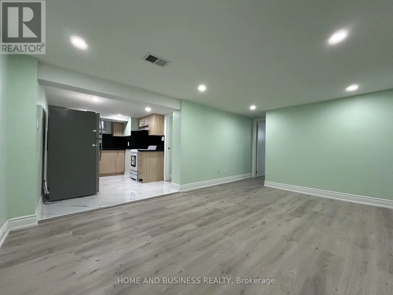 35 MACK AVENUE