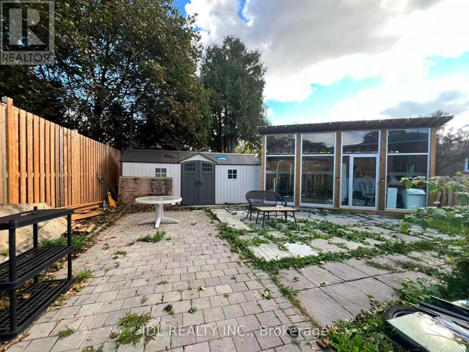 15 SUMMERGLADE DRIVE
