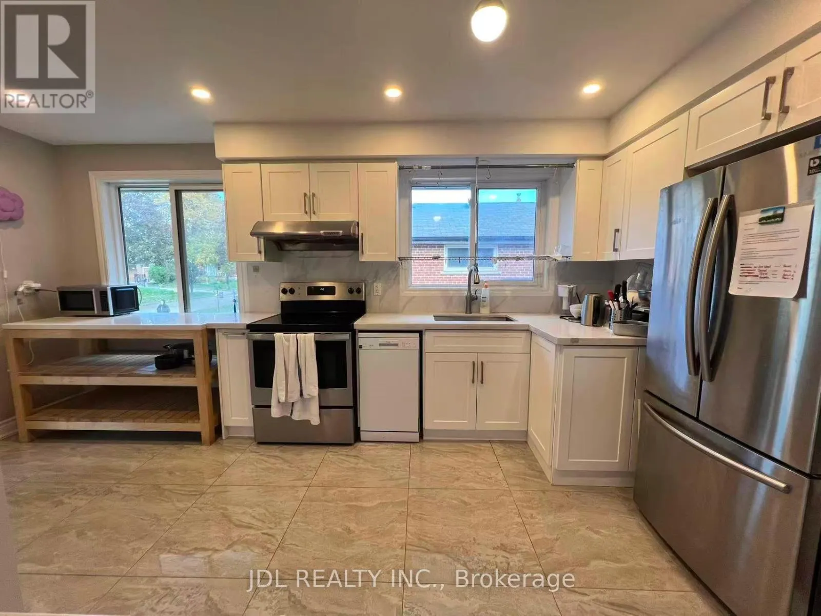 15 SUMMERGLADE DRIVE