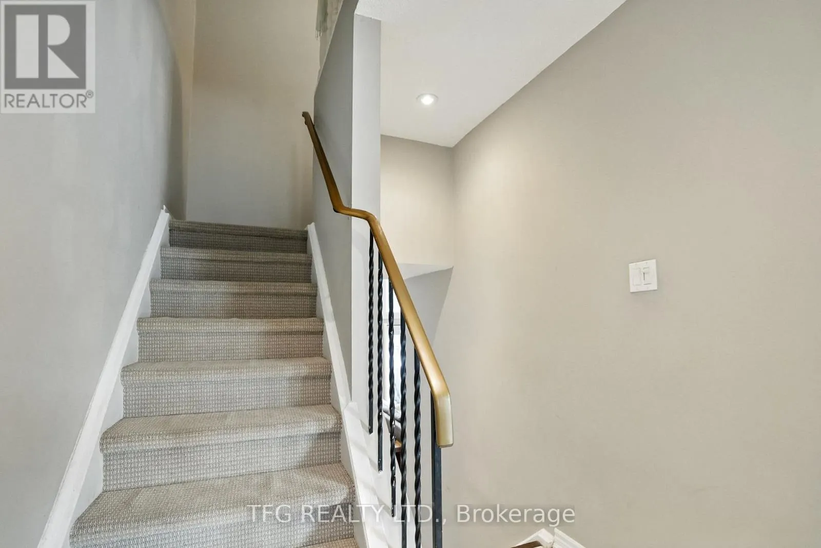 45 - 222 PEARSON STREET, #45