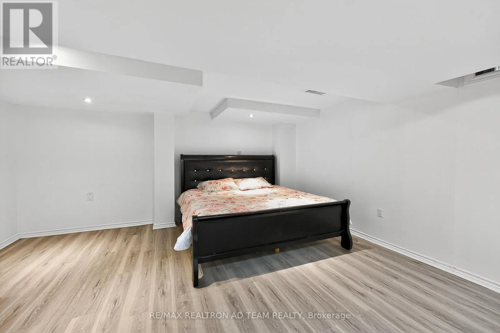 13 CARPENDALE CRESCENT