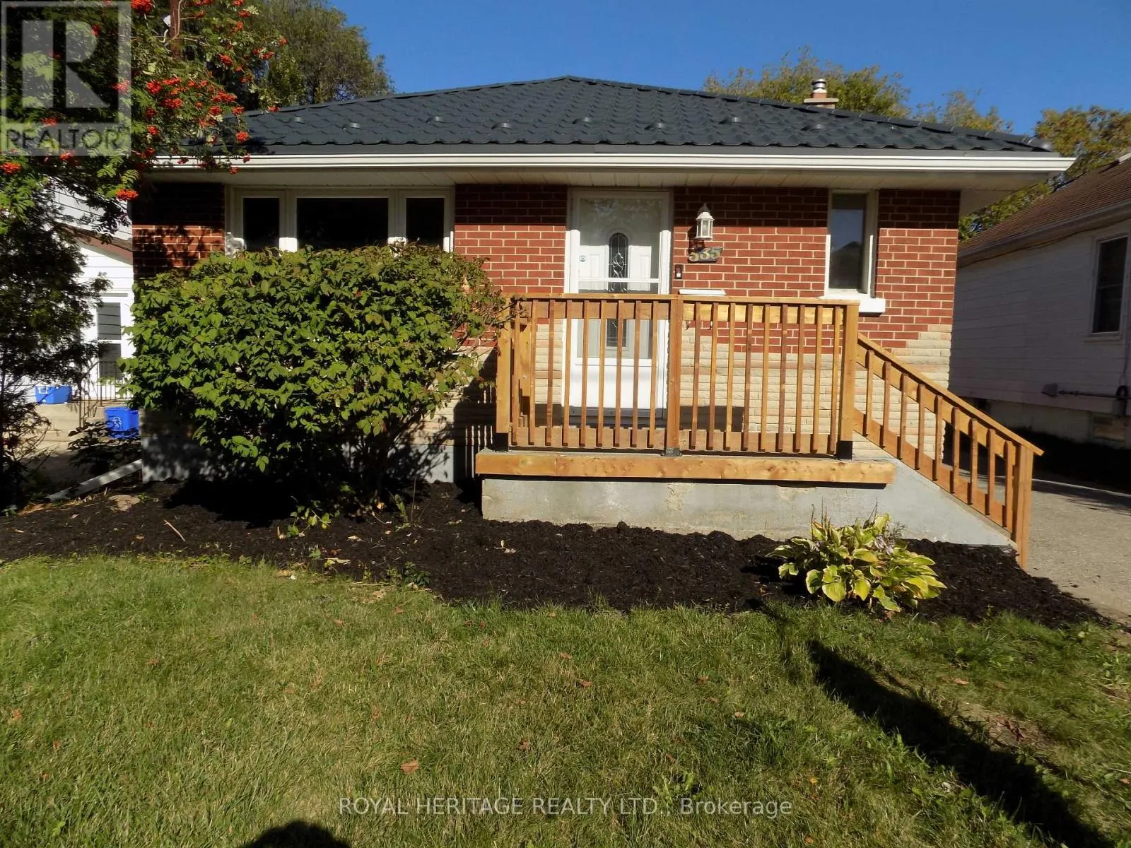 535 MONTRAVE AVENUE