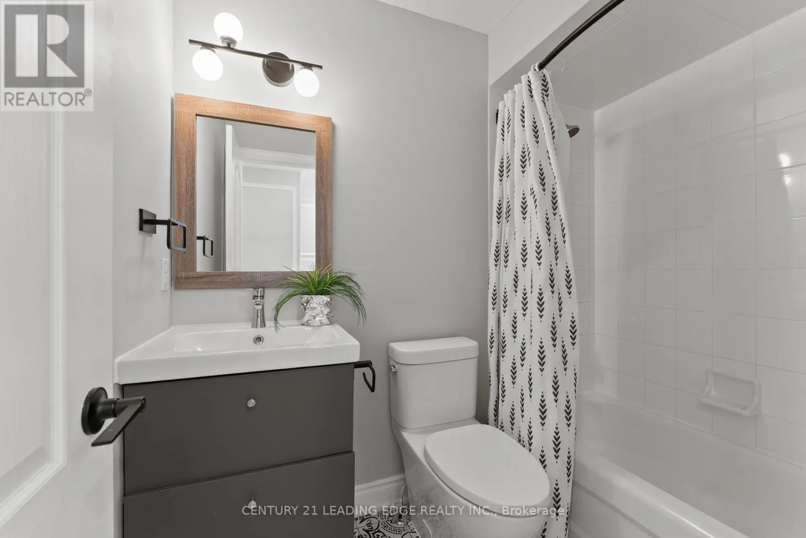 MAIN & 2ND FLOOR - 66 CHATTERSON STREET