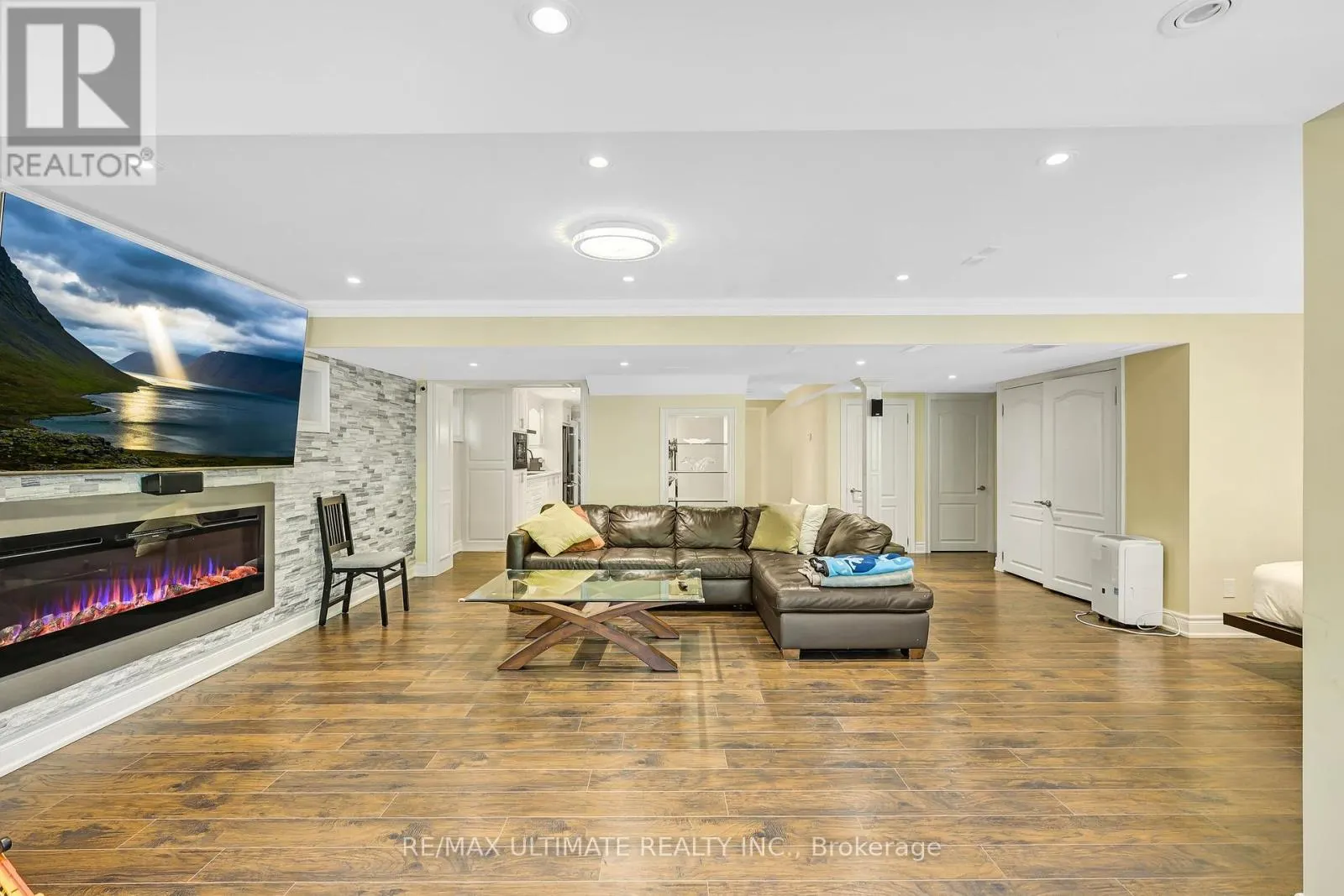 42 DONWOODS CRESCENT