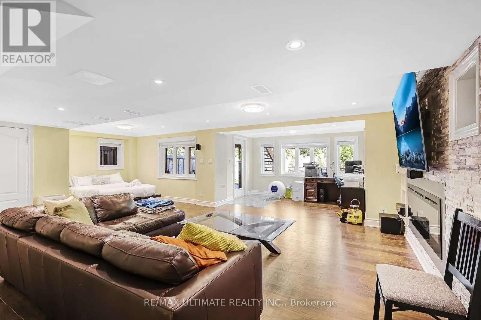 42 DONWOODS CRESCENT