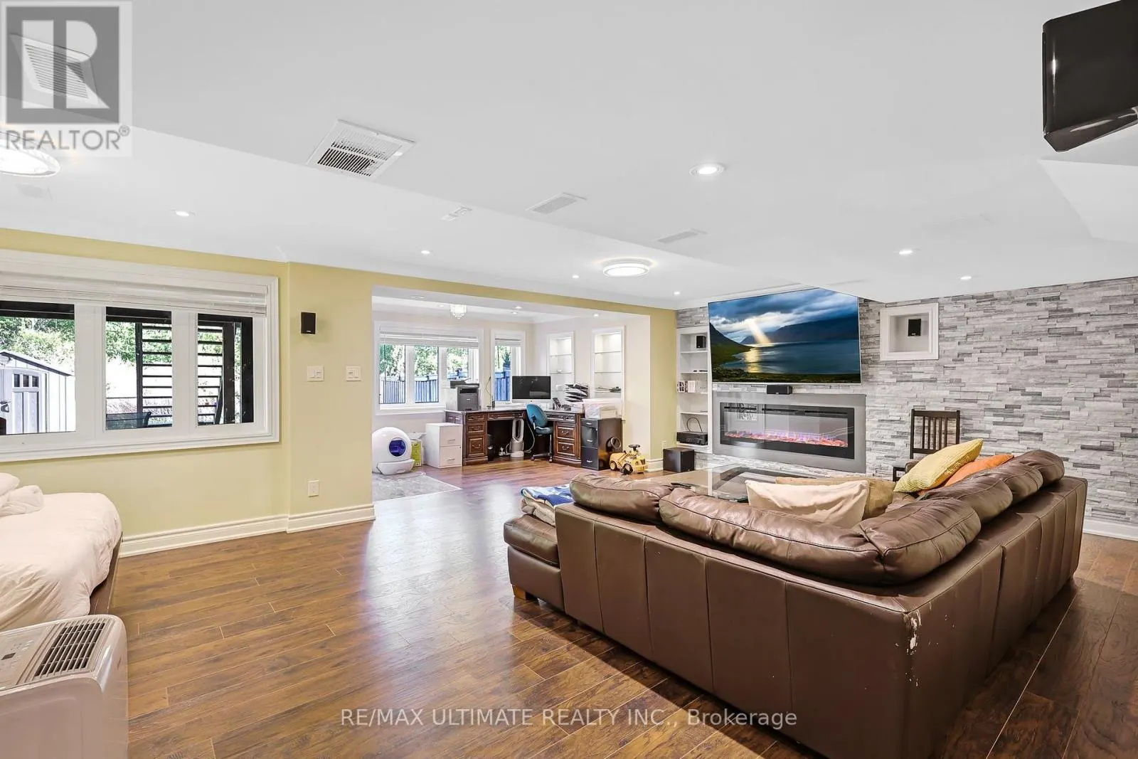 42 DONWOODS CRESCENT