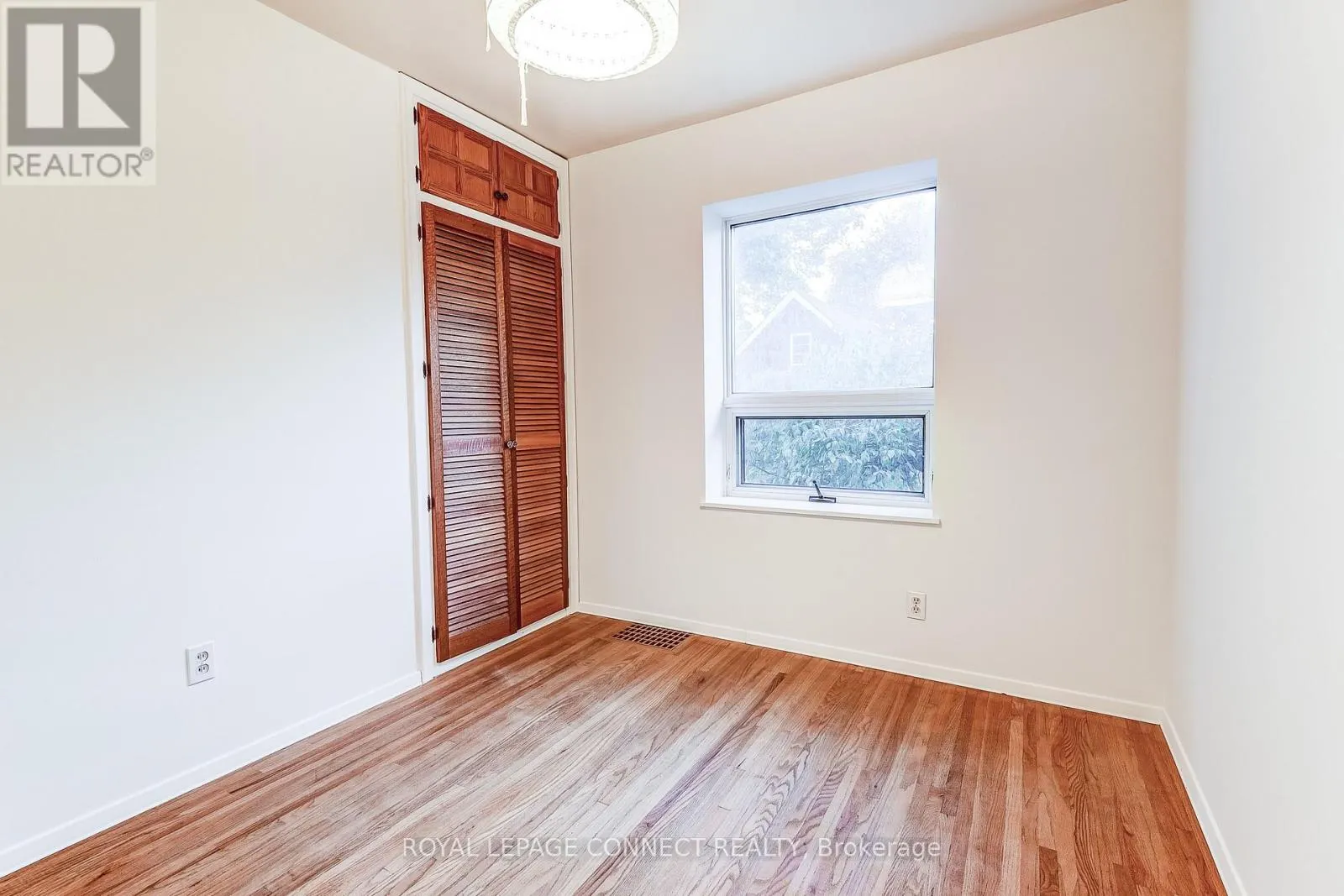 11 WARINGSTOWN DRIVE