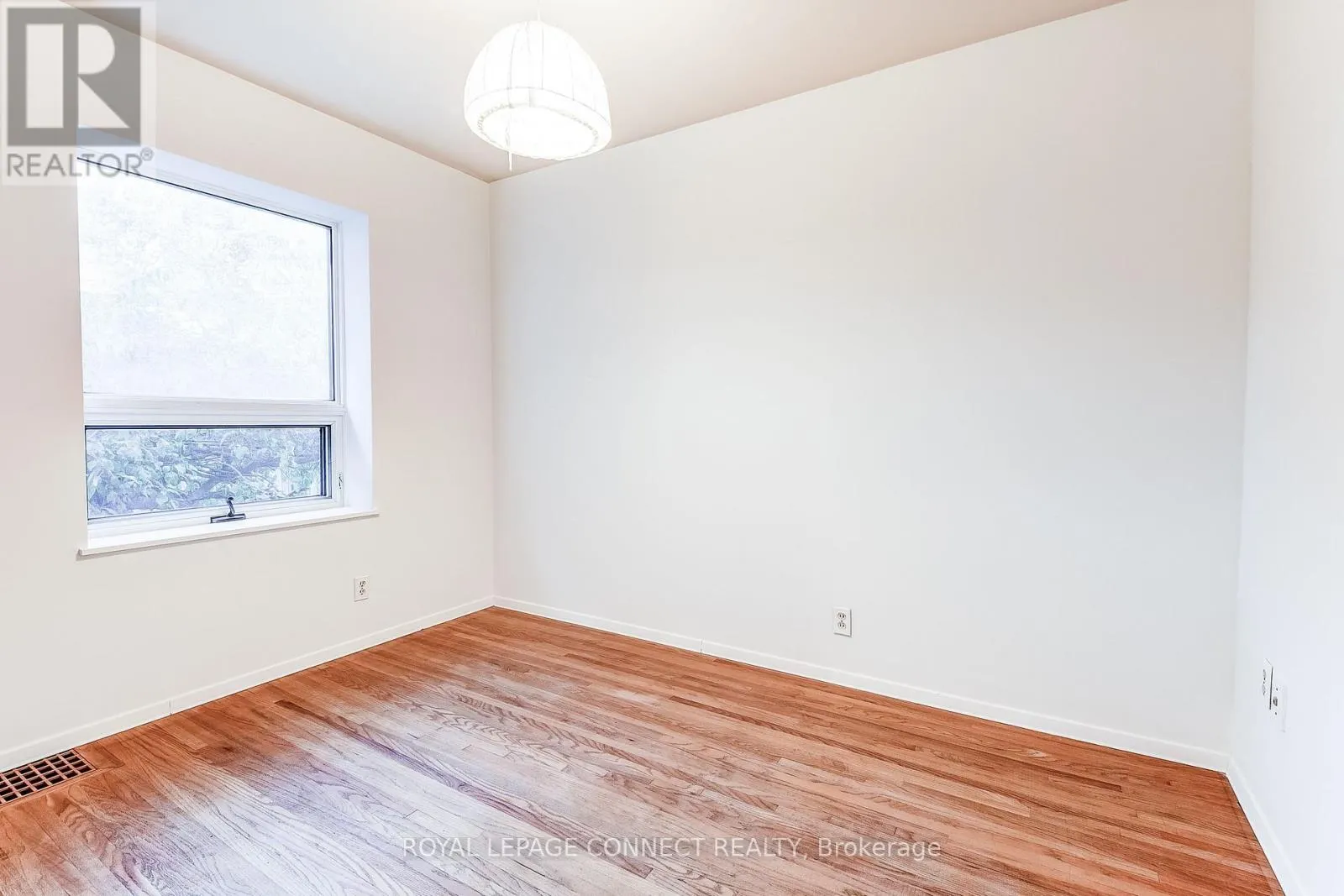 11 WARINGSTOWN DRIVE