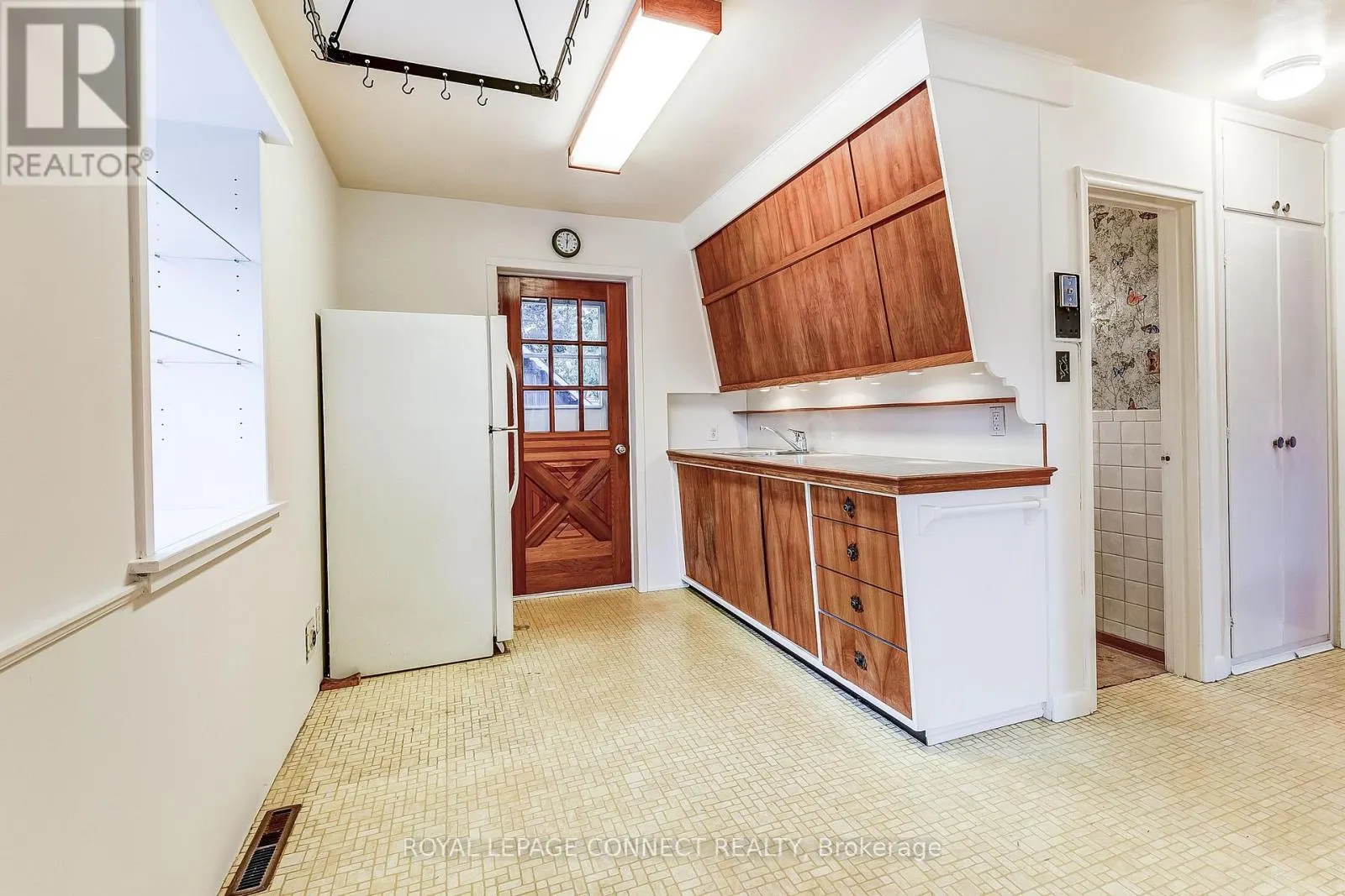 11 WARINGSTOWN DRIVE