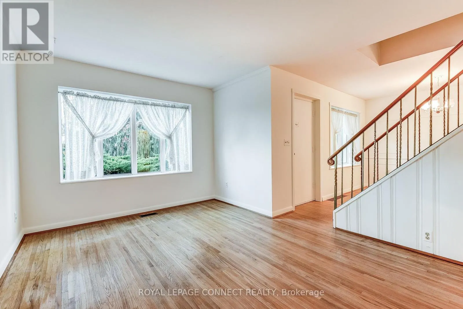11 WARINGSTOWN DRIVE