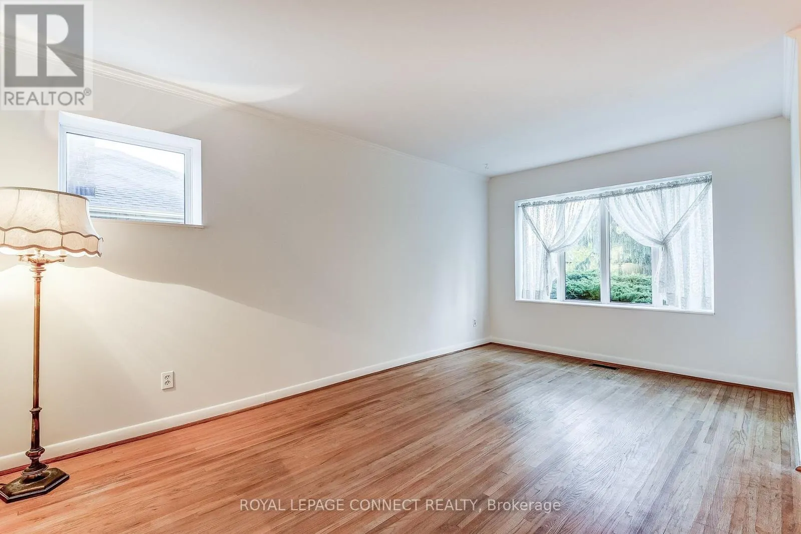 11 WARINGSTOWN DRIVE