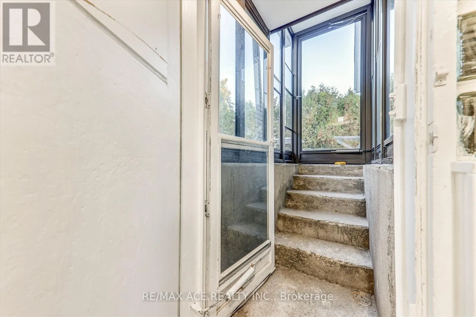 81 GRASSMERE AVENUE