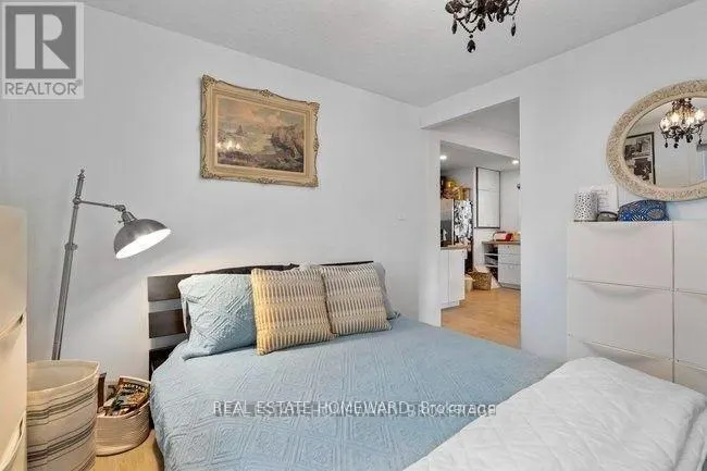 4 WARVET CRESCENT