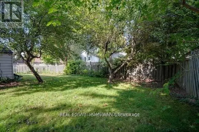 4 WARVET CRESCENT
