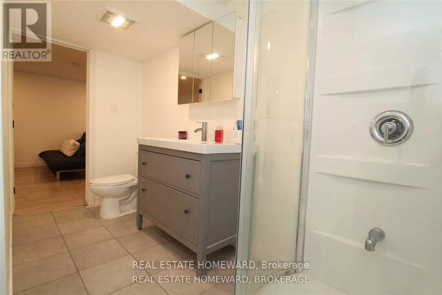 4 WARVET CRESCENT