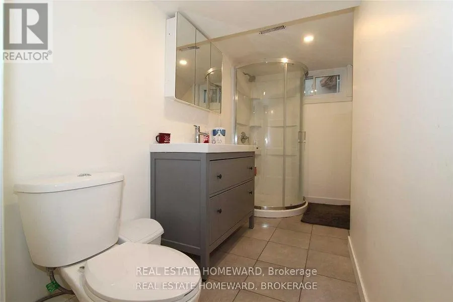 4 WARVET CRESCENT