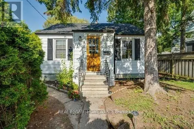 4 WARVET CRESCENT