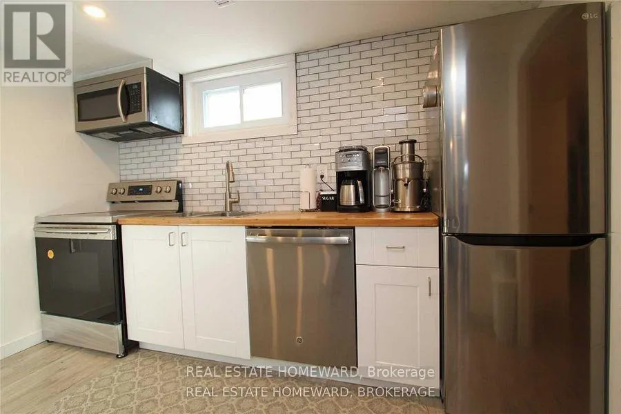4 WARVET CRESCENT