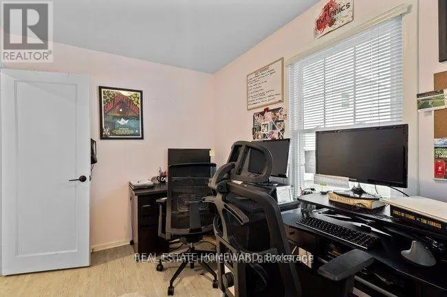 4 WARVET CRESCENT
