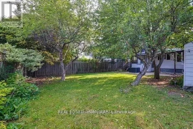 4 WARVET CRESCENT