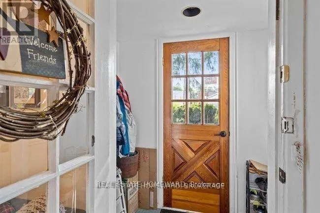 4 WARVET CRESCENT