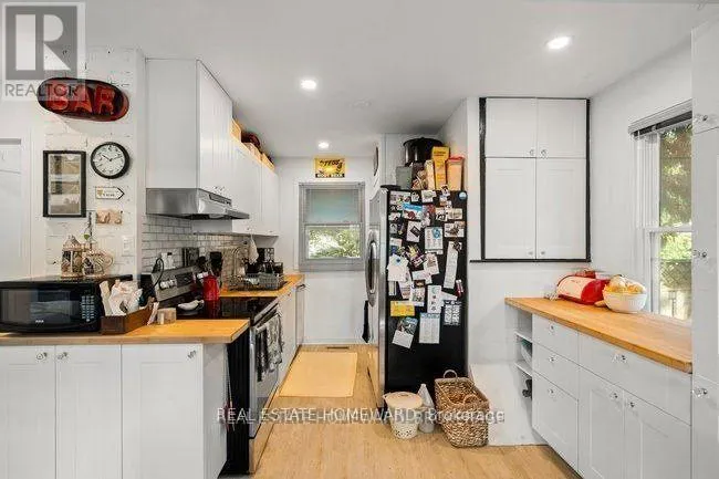 4 WARVET CRESCENT