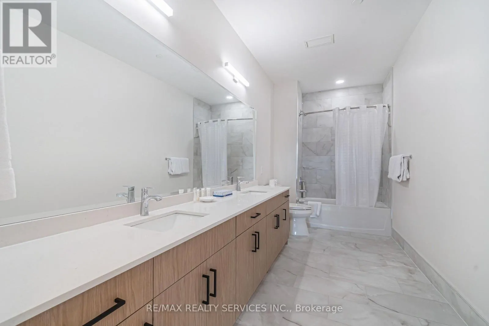 #4 - 30 DEAN PARK ROAD