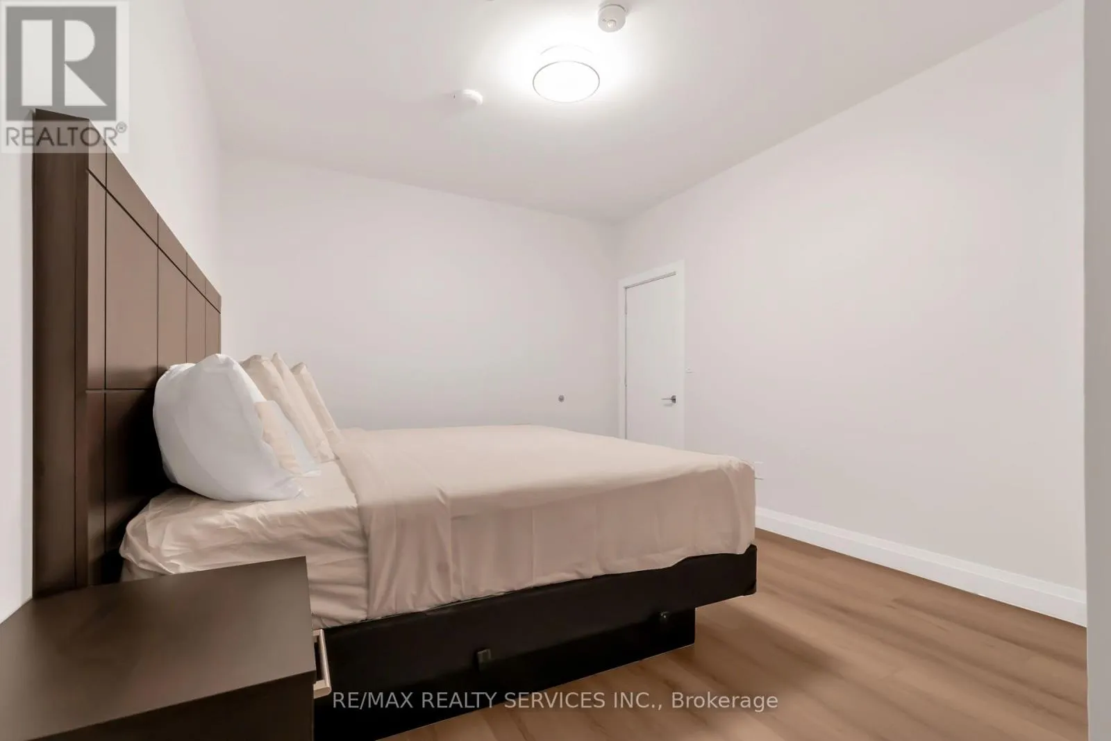 #5 - 30 DEAN PARK ROAD