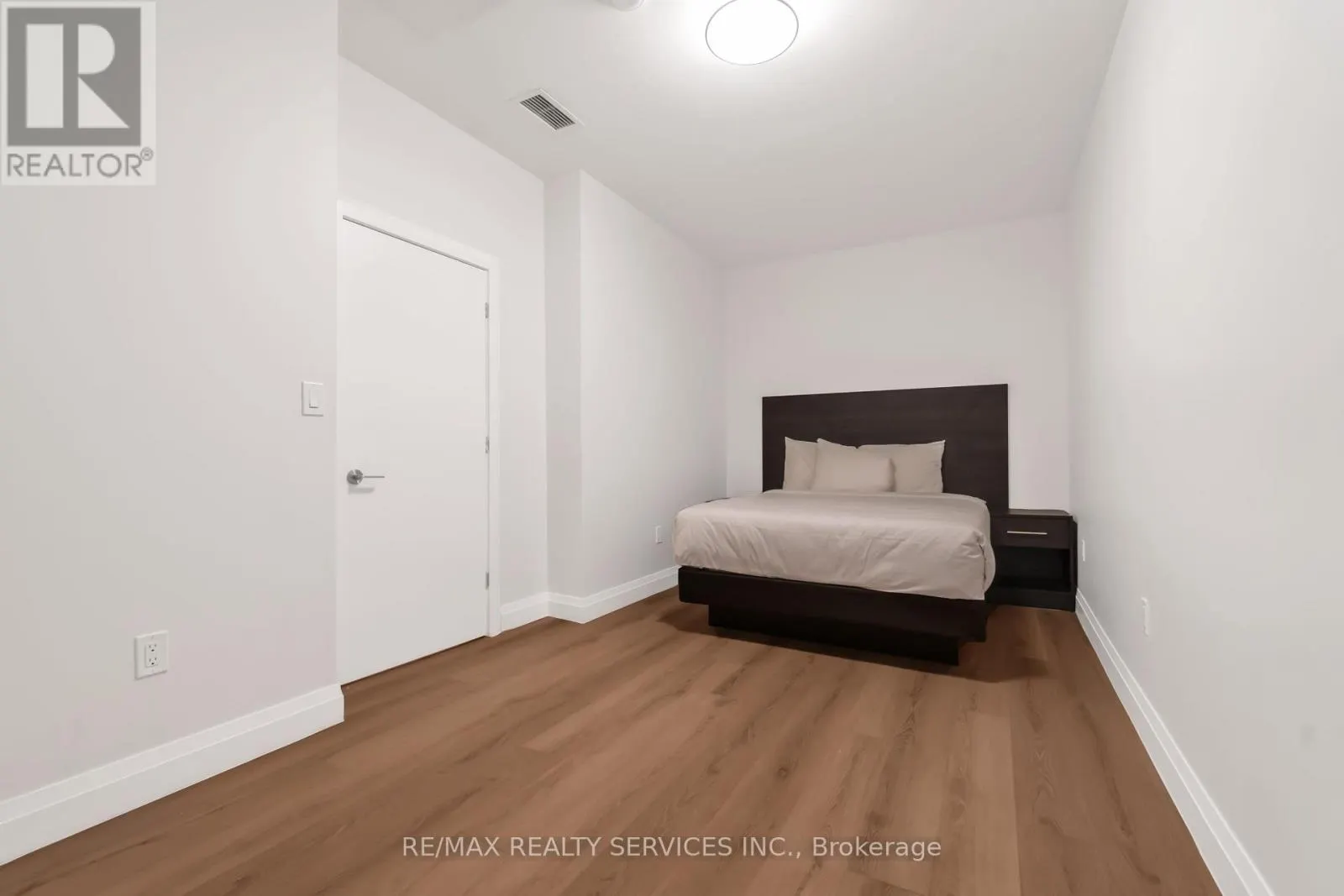 #5 - 30 DEAN PARK ROAD